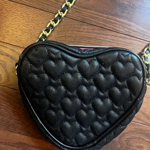 Betsey Johnson Quilted Black Heart Crossbody Bag Faux Leather - Picture 6 of 8